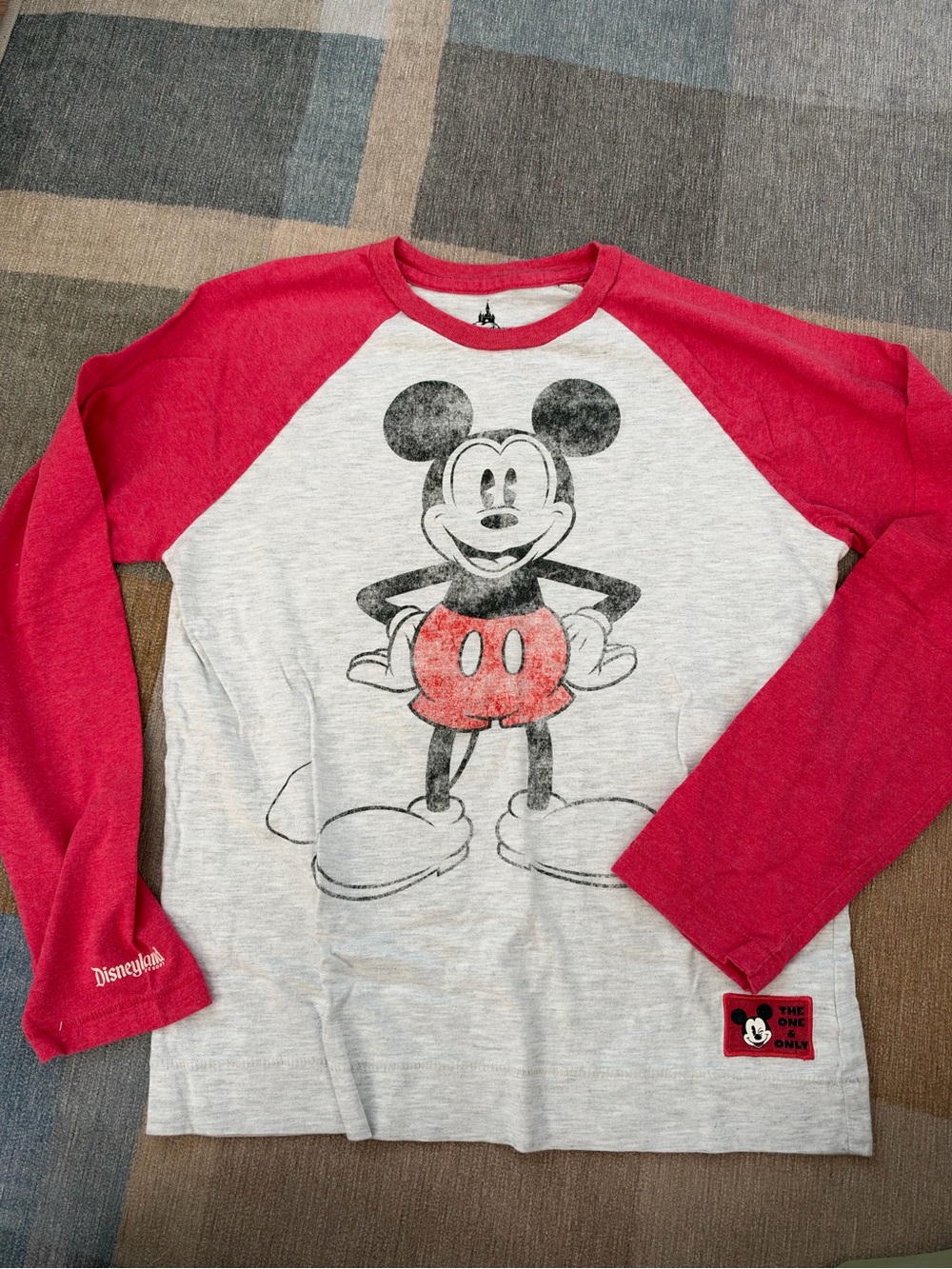 Disney Red & Heather Gray Mickey Mouse Long-Sleeve Raglan Tee